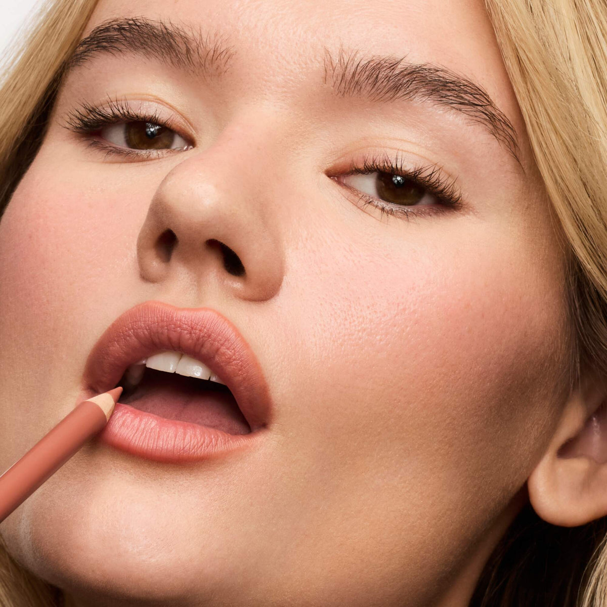 softline-lip-liner-latte-l1 SoftlineLipLiner_Latte_8.jpg